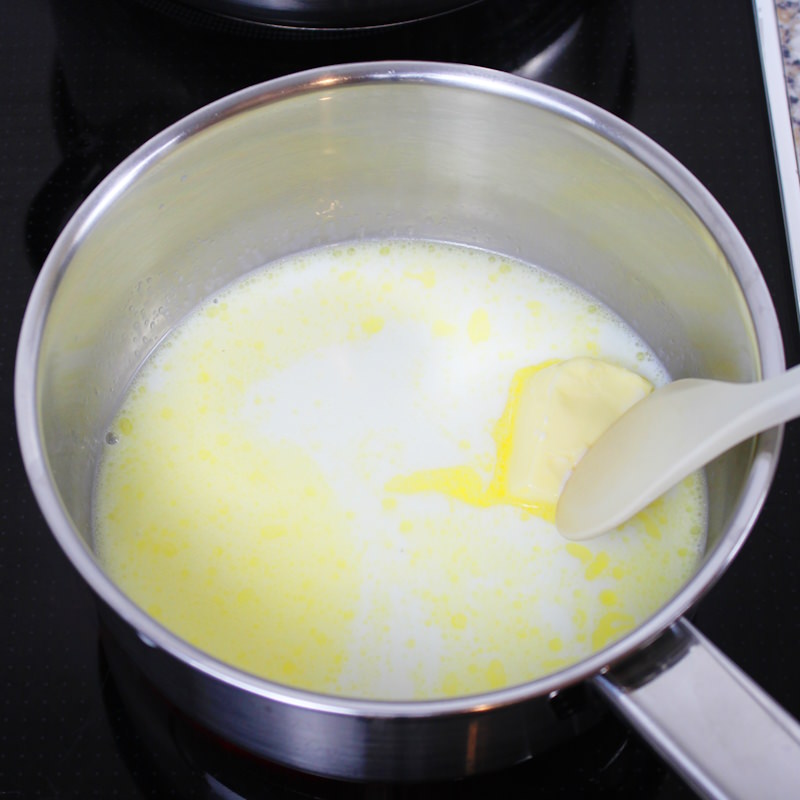 Curry Pan Schritt 2 Milch und Butter erhitzen