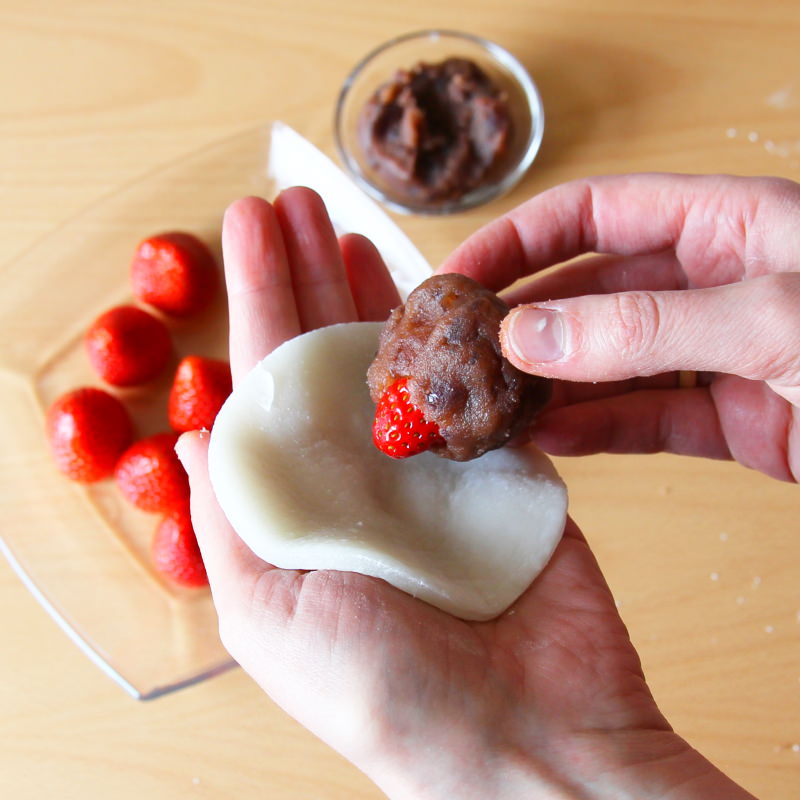 Ichigo Daifuku Mochi mit Erdbeeren Schritt 12 Mochi formen