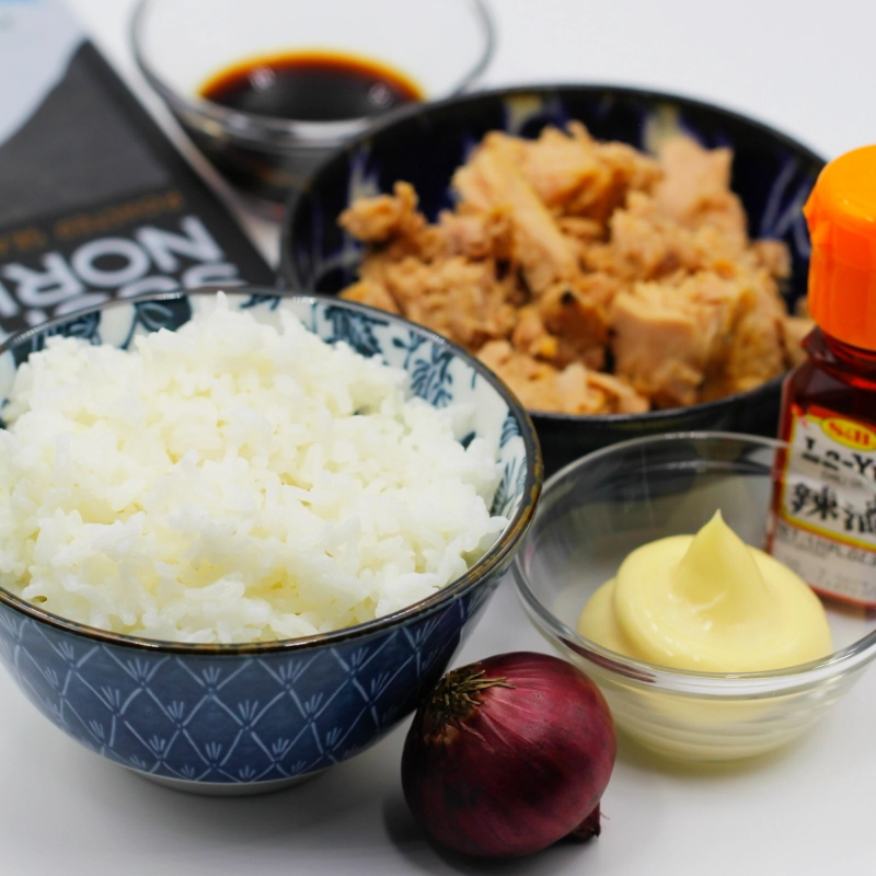 Onigiri mit Thunfisch-Mayonnaise-Salat Zutaten